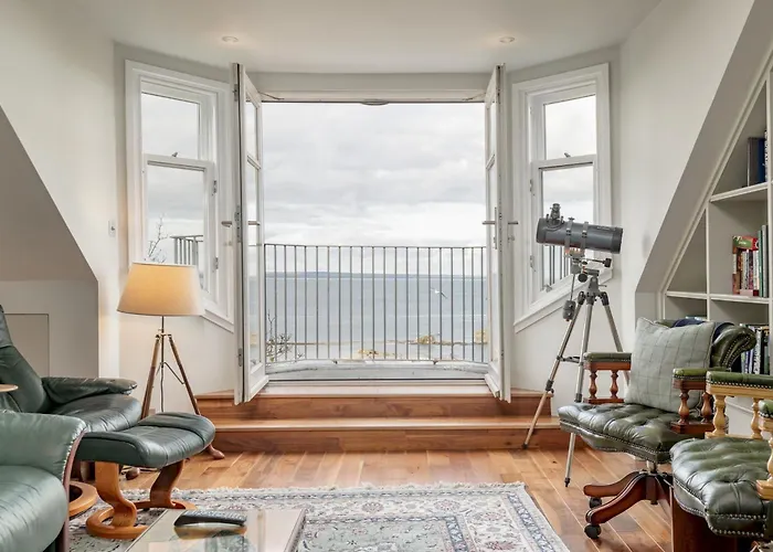 Gillespie Apartments - Spectacular Penthouse