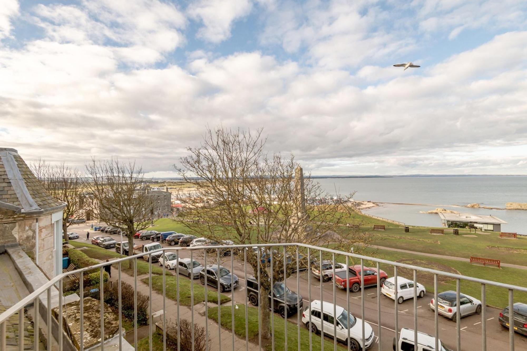 Gillespie - Spectacular Penthouse Apartment *