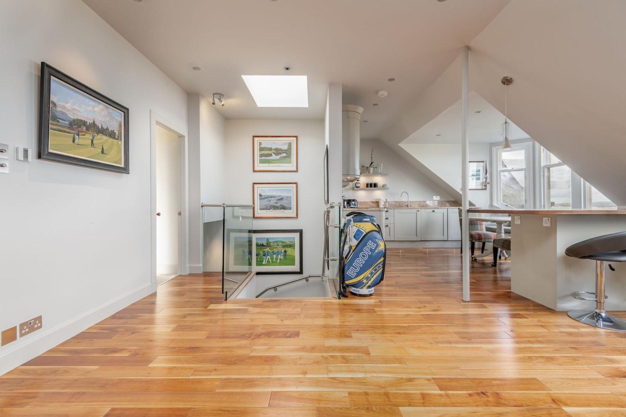Gillespie - Spectacular Penthouse Apartment